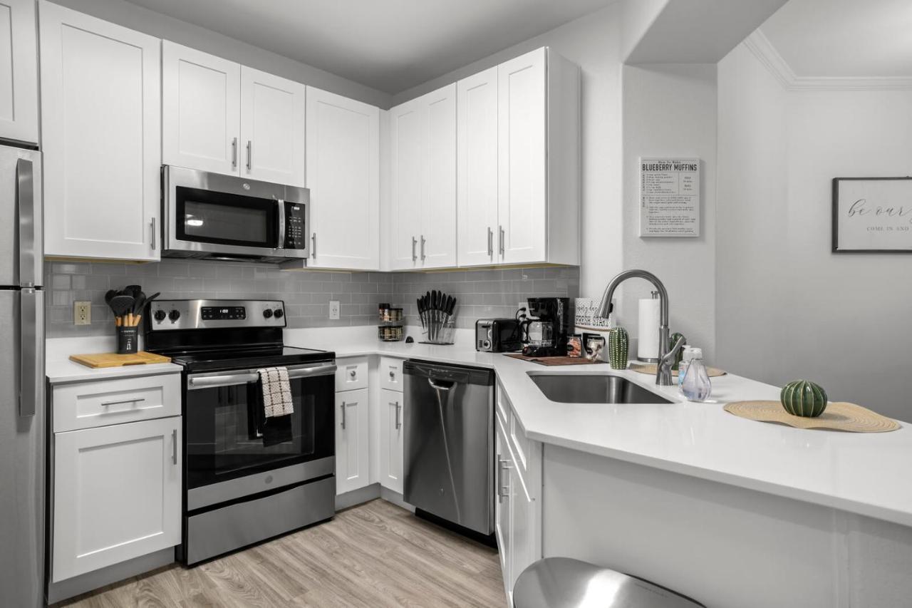 Cozysuites Modern Urban In Historic Glendale Exterior photo